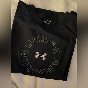 Under armour, mens Tee, size XL. Gently worn. Great teen for the gym or a run.